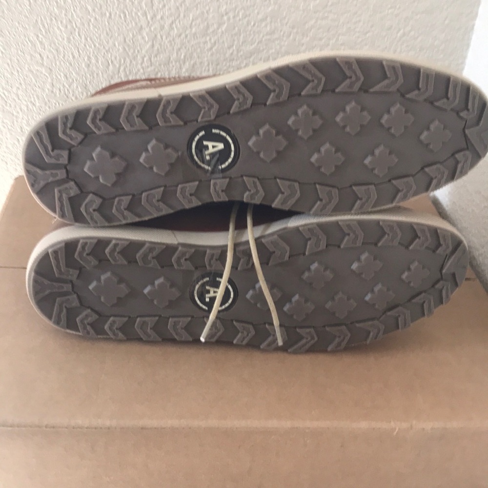 Shoes - Picture 4 of 4